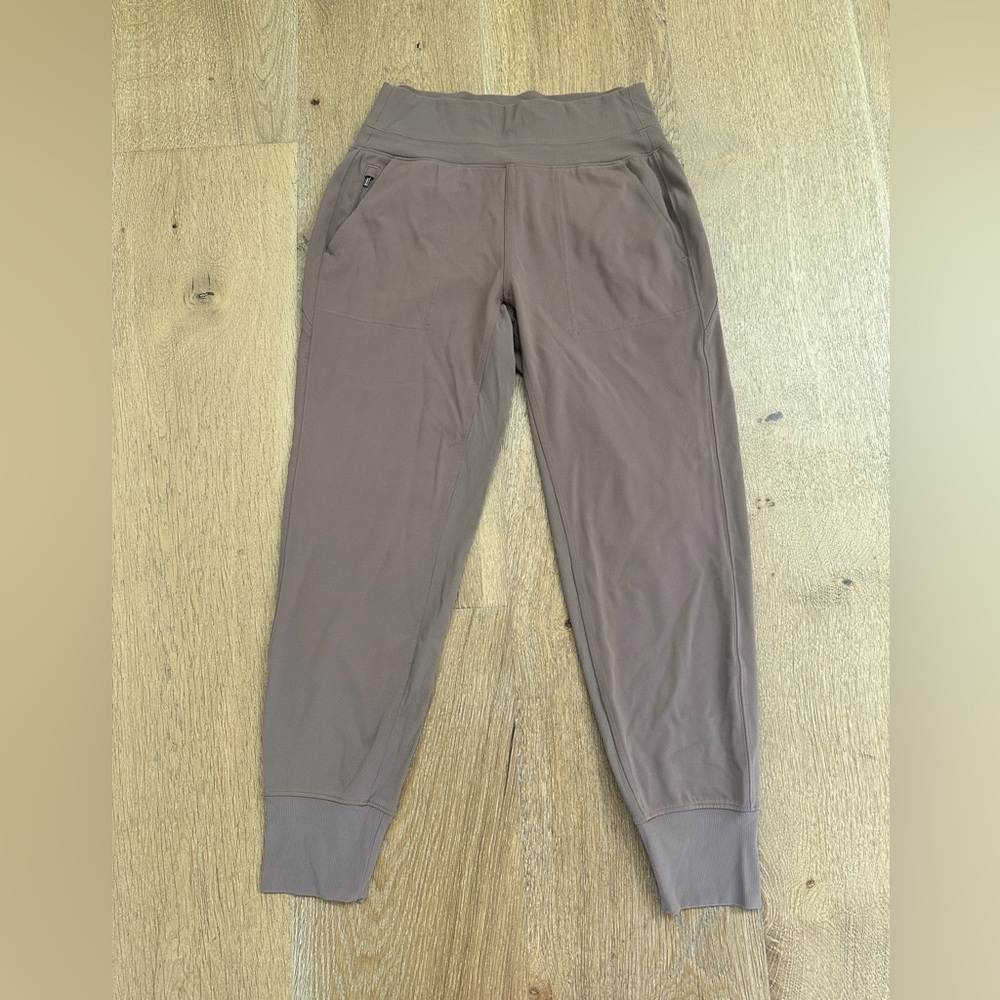 Athleta Ribbed Waist Brown Joggers, flattering